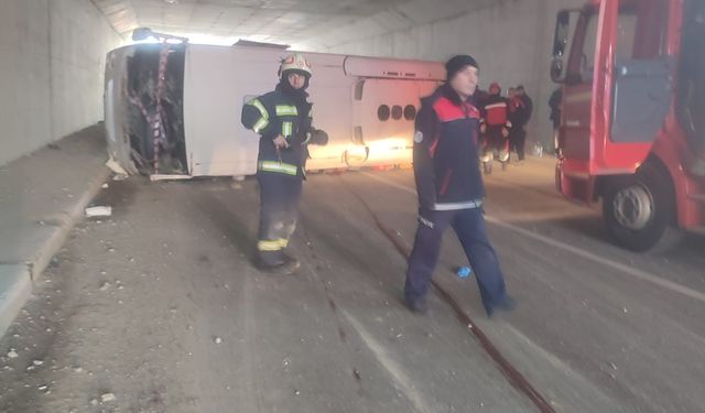 Denizli'de işçileri taşıyan servis devrildi: 4 ölü, 9 yaralı