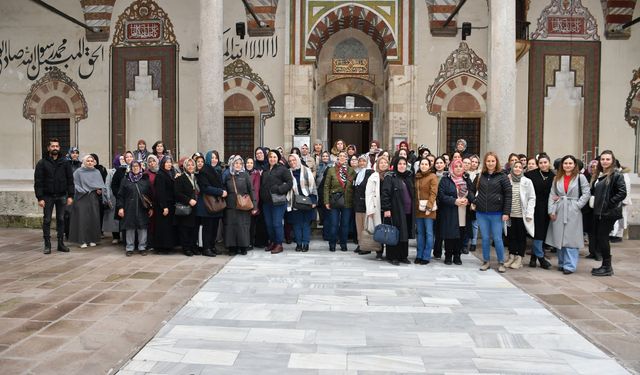 Manisa Büyükşehir Belediyesi'nden Demircili kadınlara kültür turu