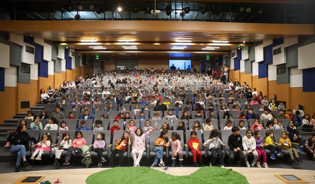 Karabağlar Belediyesi'nde yarıyıl tatili sanat ve eğlenceyle dolu