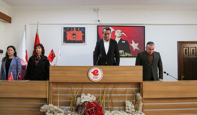 Efeler'in Meclisinde şehitlere saygı duruşunda duruldu