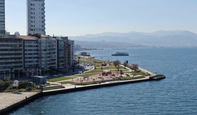 Türkiye'nin genelinde hakim olan kar, İzmir'de güneş etkili oldu