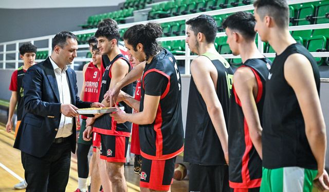 Bornova’nın genç basketbol takımları şampiyonluk peşinde