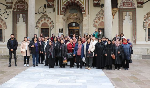 Manisa Büyükşehir’den yüzlerce kadına kültürel gezi