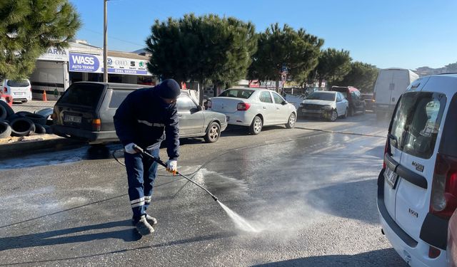 Kuşadası Belediyesi’nden 7 / 24 temizlik mesaisi