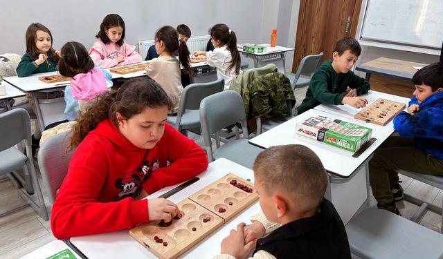 Edremit Belediyesi’nden çocuklara zeka oyunları atölyesi