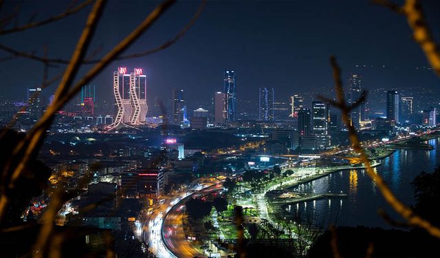 İzmir İlin' de dış cephe aydınlatmalarında yeni dönem