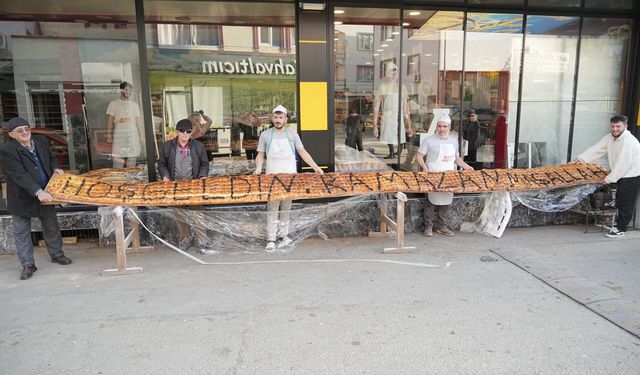 Bursa'da 7 metrelik pide görenleri hayrete düşürdü