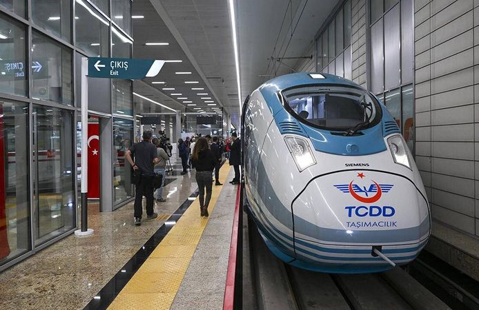 Ankara-İzmir arası tren yolculuğu 3,5 saate inecek