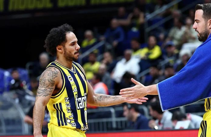 Shane Larkin ilk kez forma giydi: Fenerbahçe kazandı