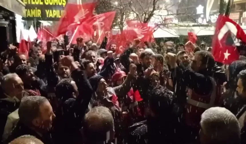 Kars Kalesi'ne İmamoğlu posteri asan 3 genç gözaltına alındı