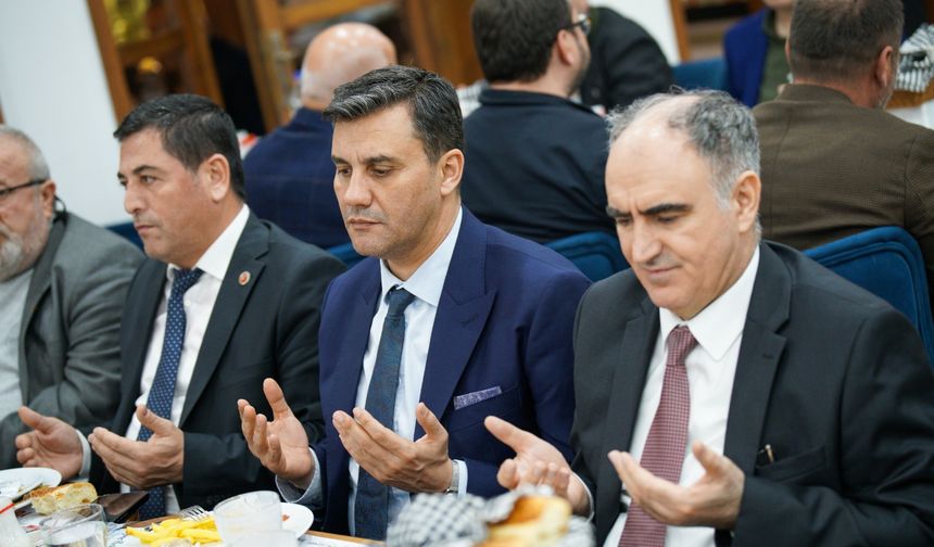 Manisa Büyükşehir Belediyesi Meclis Üyeleri iftar sofrasında bir araya geldi