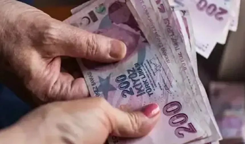 Tepkilere dayanamayan Ahmet Davutoğlu geri adım attı