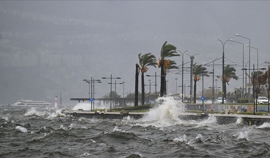 İzmir’de kuvvetli rüzgar ve fırtına uyarısı!