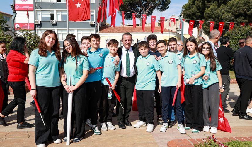 Efeler'de bayram coşkusu