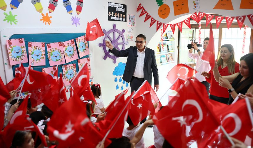 Başkan Yiğit, minik öğrencilerin 23 Nisan coşkusuna ortak oldu