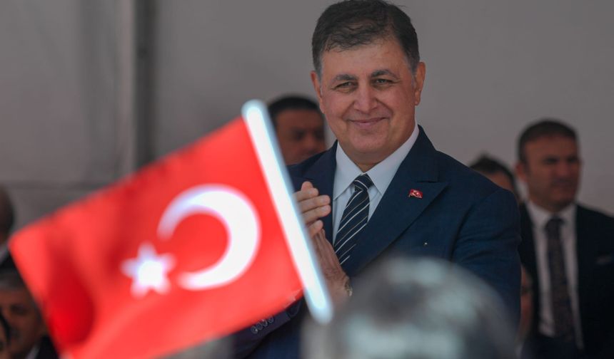 Başkan Tugay: İzmirlileri, 23 Nisan 1920’nin aydınlığıyla selamlıyorum