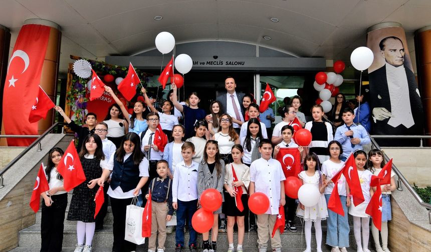 Miniklerden Atatürk'e saygı, geleceğe umut mesajı