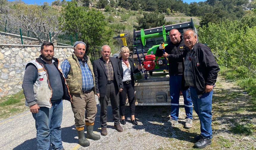 Çiftçilere destek: İlaçlama makinesi hediye edildi