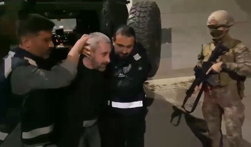 54 ayrı güvenlik kamerasına ait 213 saatlik görüntü incelendi... Berberde kardeşini öldüren şahıs yakalandı