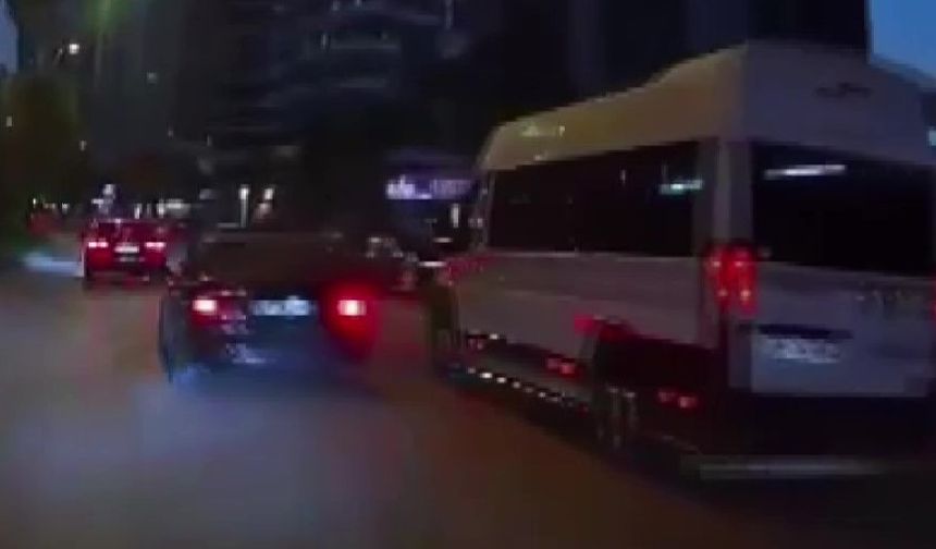 Adana’da makas atan otomobilin zincirleme kazaya neden olduğu anlar kamerada