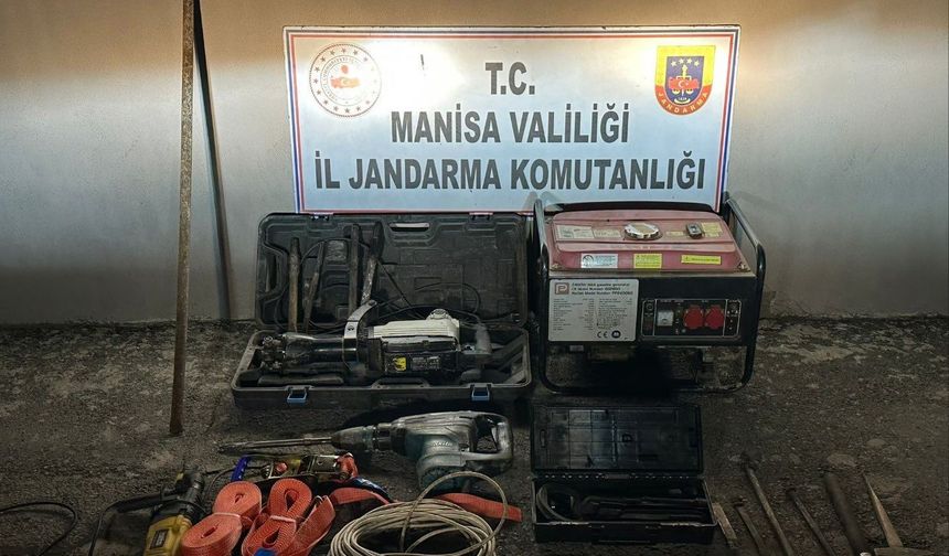 Akhisar’da kaçak kazı yapan 2 şüpheli suçüstü yakalandı