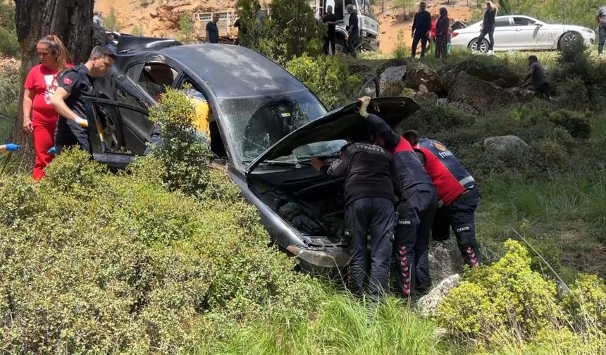 Burdur’da kamyonet ile otomobil çarpıştı: 3 yaralı