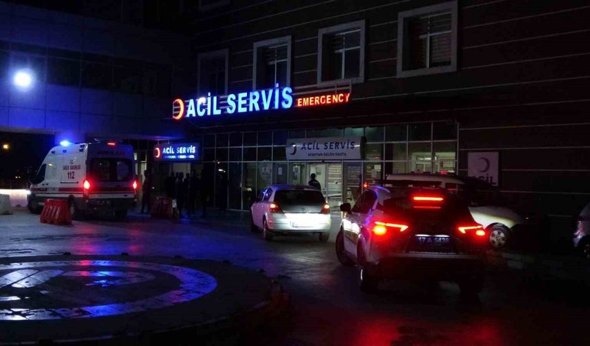 "Dur" ihtarına uymayan otomobili kovalan motosikletli asayiş ekibinin çarptığı yaya ağır yaralandı