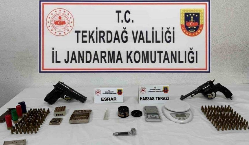 Elbise dolabı uyuşturucu serası çıktı