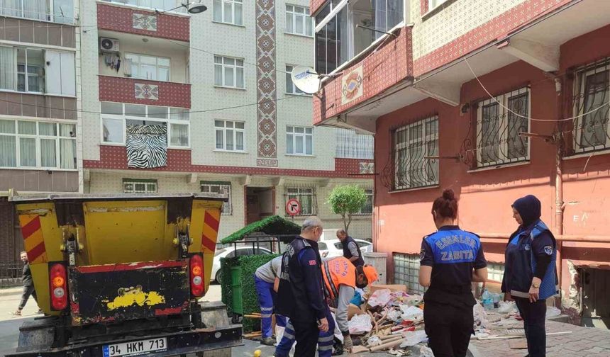 Esenler’de 4. kez temizlenen daireden 7 kamyon çöp çıktı