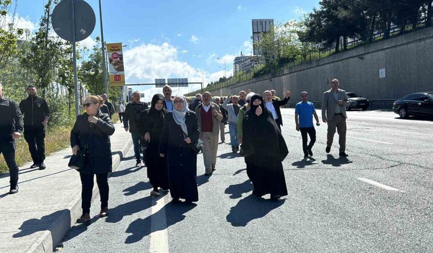 İBB mağduru taksicilerden CHP İl Başkanlığı binası önünde düdüklü protesto