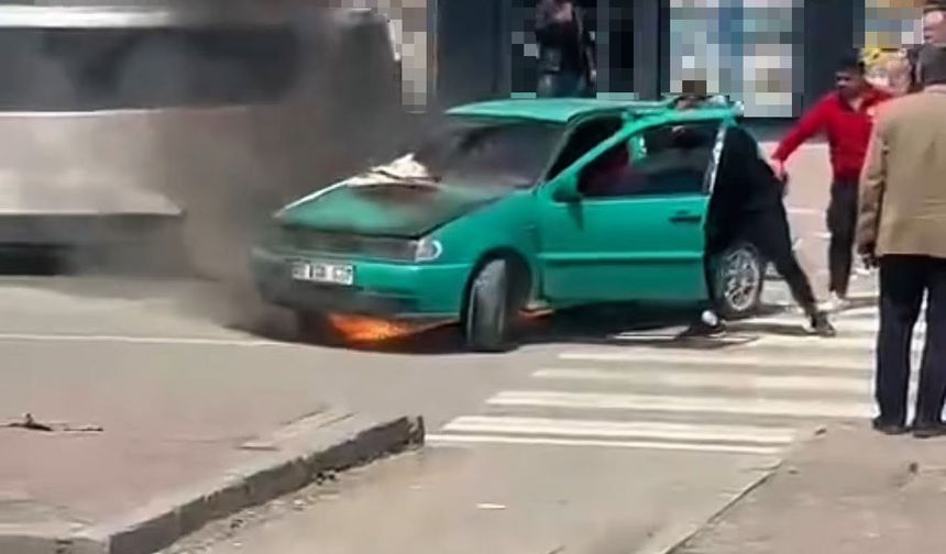 Iğdır’da park halindeki otomobil alev aldı