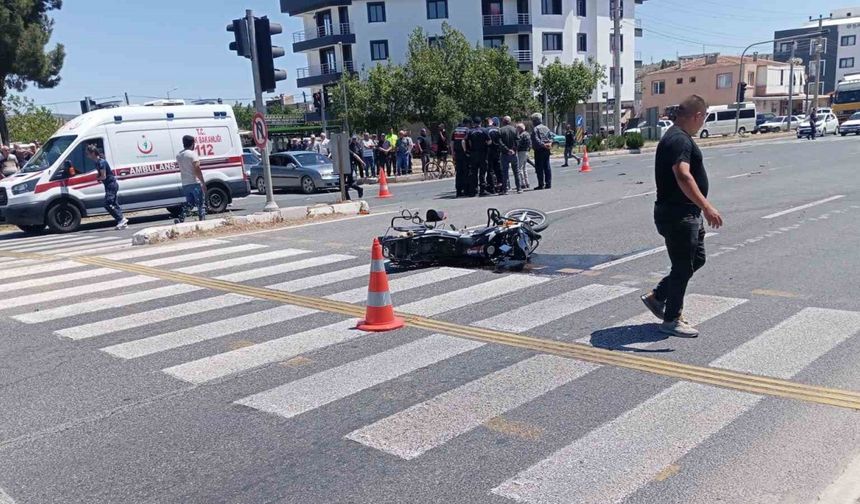 İzmir’de otomobil ile motosiklet çarpıştı: 1 ölü, 2 yaralı