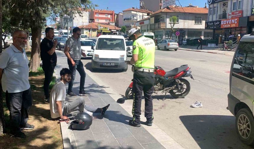 Karaman’da otomobille çarpışan motosiklet sürücüsü yaralandı