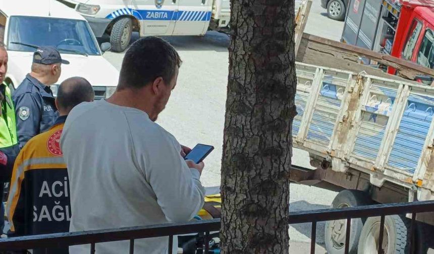 Keçiören’de freni boşalan kamyon trafoya çarptı