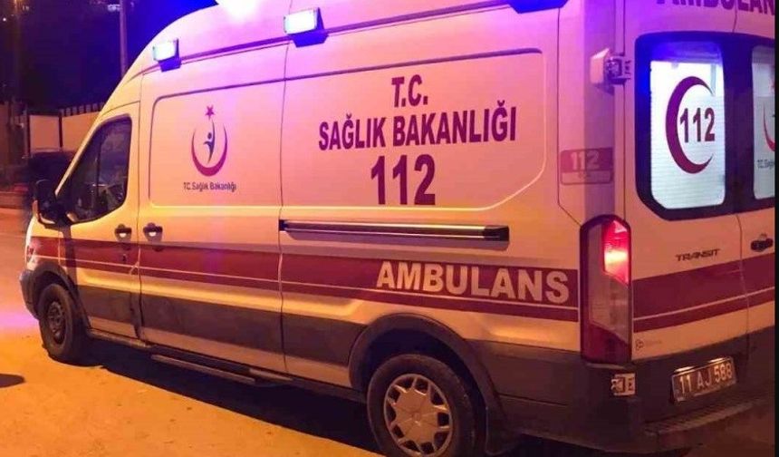 Motosiklet ile otomobil çarpıştı: 1 yaralı