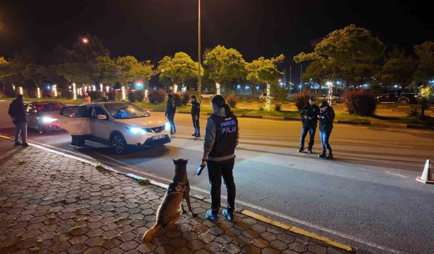 Narkotik köpeği ‘Pars’ zehir tacirlerine göz açtırmıyor