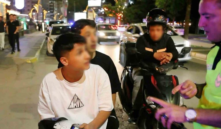 Polise dil döküp gazeteciye el salladı ama cezadan kurtulamadı
