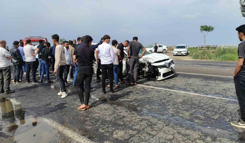 Şanlıurfa’da minibüs ile otomobil çarpıştı: 5 yaralı