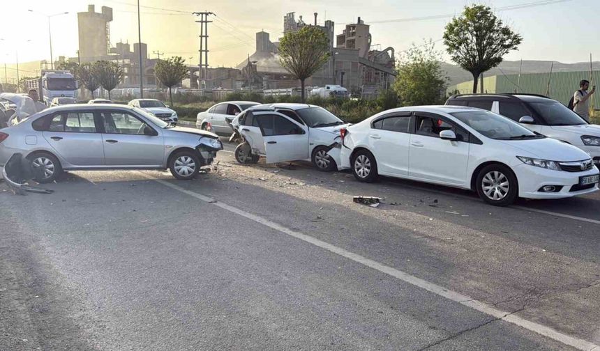 Sivas’ta zincirleme trafik kazası: 4 yaralı