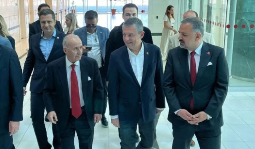 Büyük mitinge dakikalar kaldı: CHP lideri Özgür Özel İzmir'de
