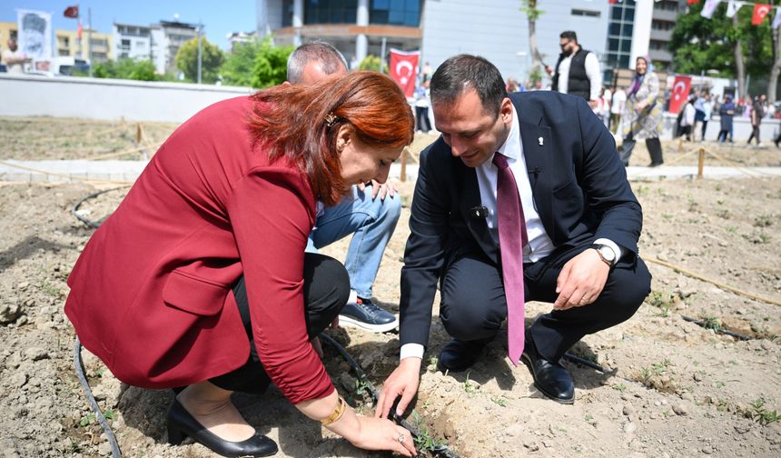 Bornova'da 52 kadın tohumlarla üretim yapıyor