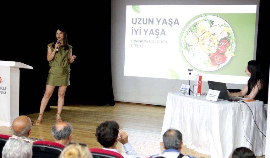 Uzman Diyetisyen Pehlivan Bayraklı'da doğru beslenmeyi anlattı