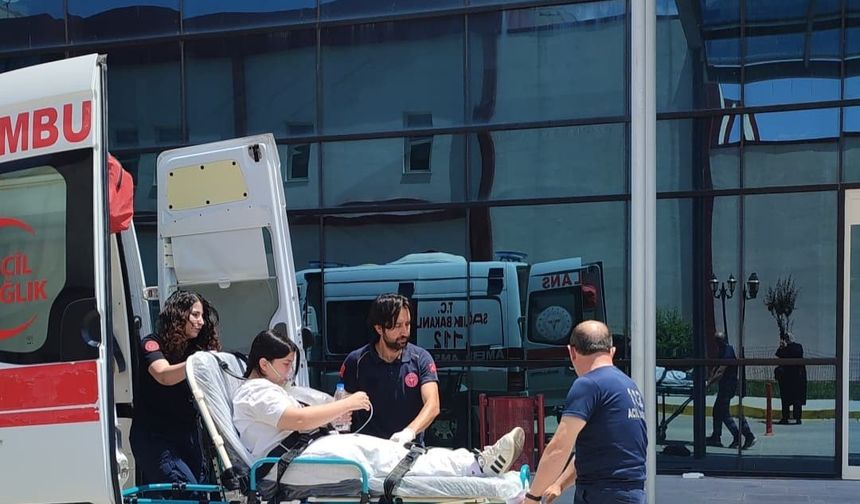 Genç kızı ambulansla sınava götürdüler