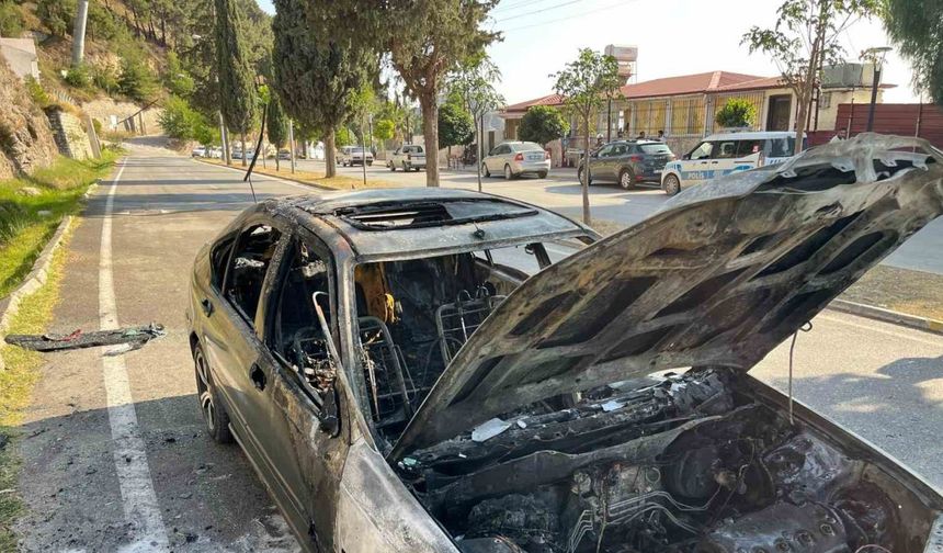 20 gün önce satın aldığı otomobil alev alev yandı