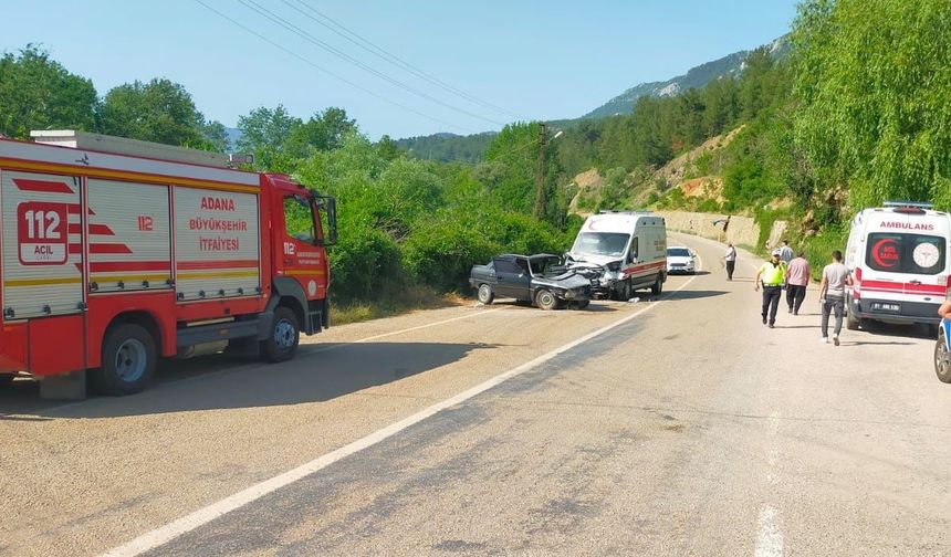 Adana’da ambulans ile otomobil çarpıştı: 1 ölü, 3 yaralı