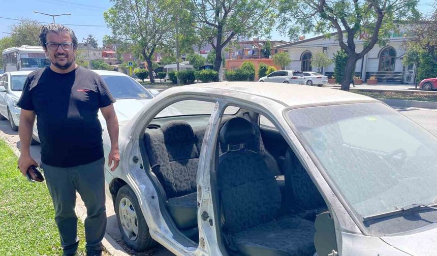 Adana’da gazetecinin otomobilinin kapıları çalındı: O anlar kamerada