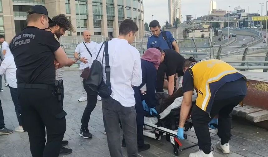 Adliye meydanındaki bariyerler rüzgarın etkisiyle 2 personelin üzerine devrildi
