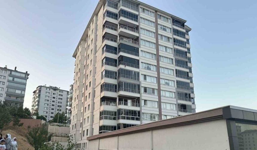 Ankara’da 11 katlı binada yangın: 2 yaralı