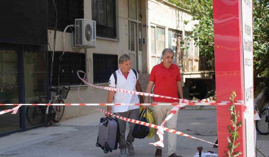 Antalya’da zemin kat kolonu patlayan 7 katlı bina tahliye edildi
