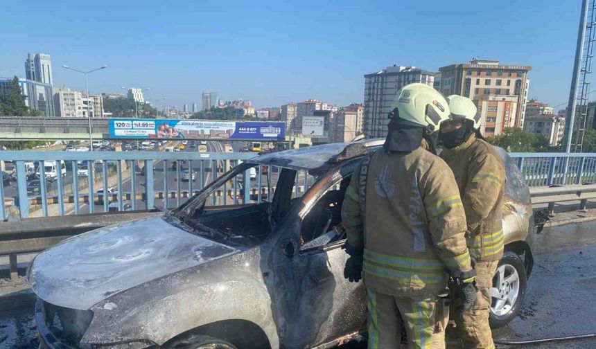 Ataşehir’de seyir halindeki cip alev alev yandı